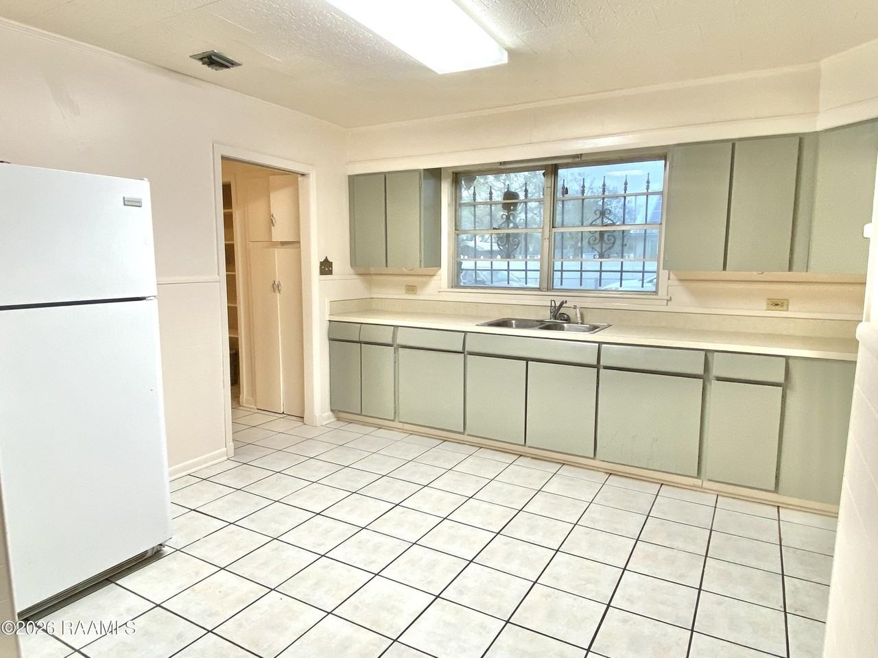 801 2nd St - Photo 5 of 15