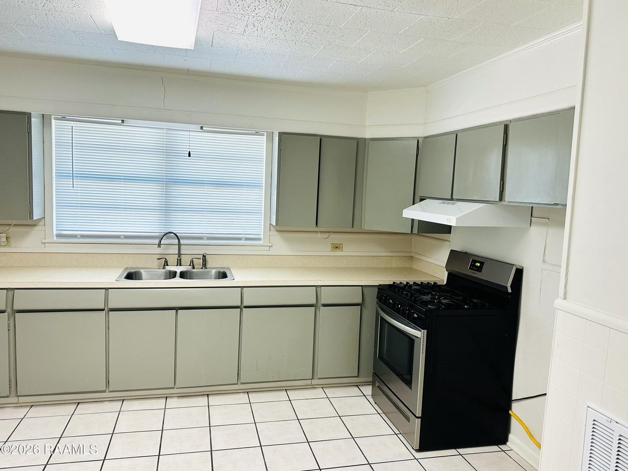 801 2nd St - Photo 6 of 15