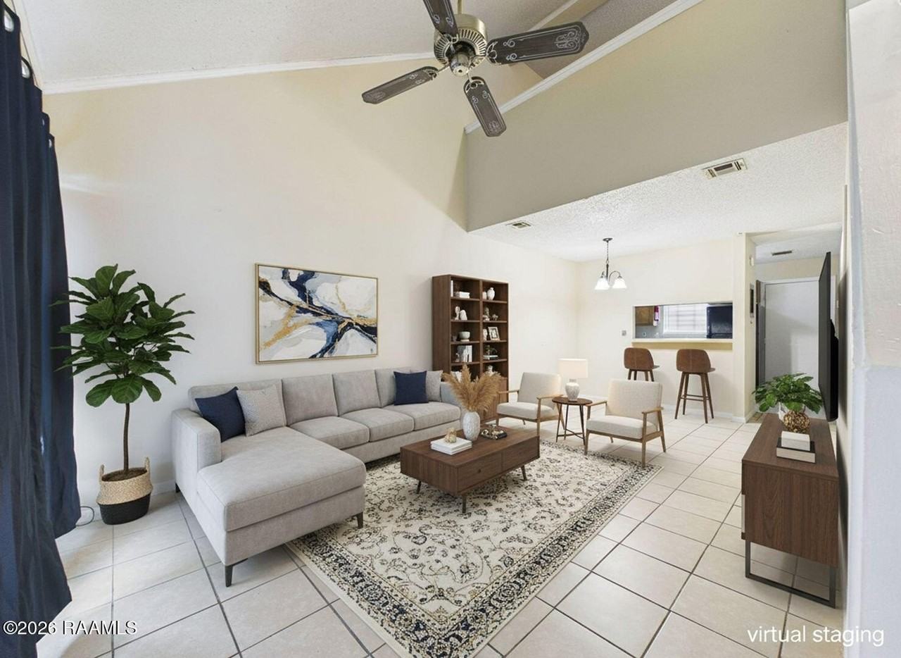 202 Belfast St Apt D - Photo 2 of 14