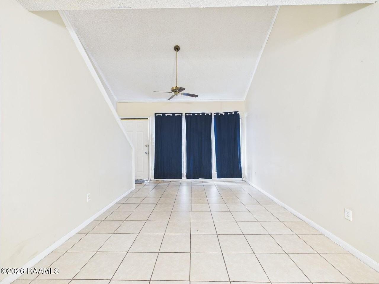 202 Belfast St Apt D - Photo 3 of 14