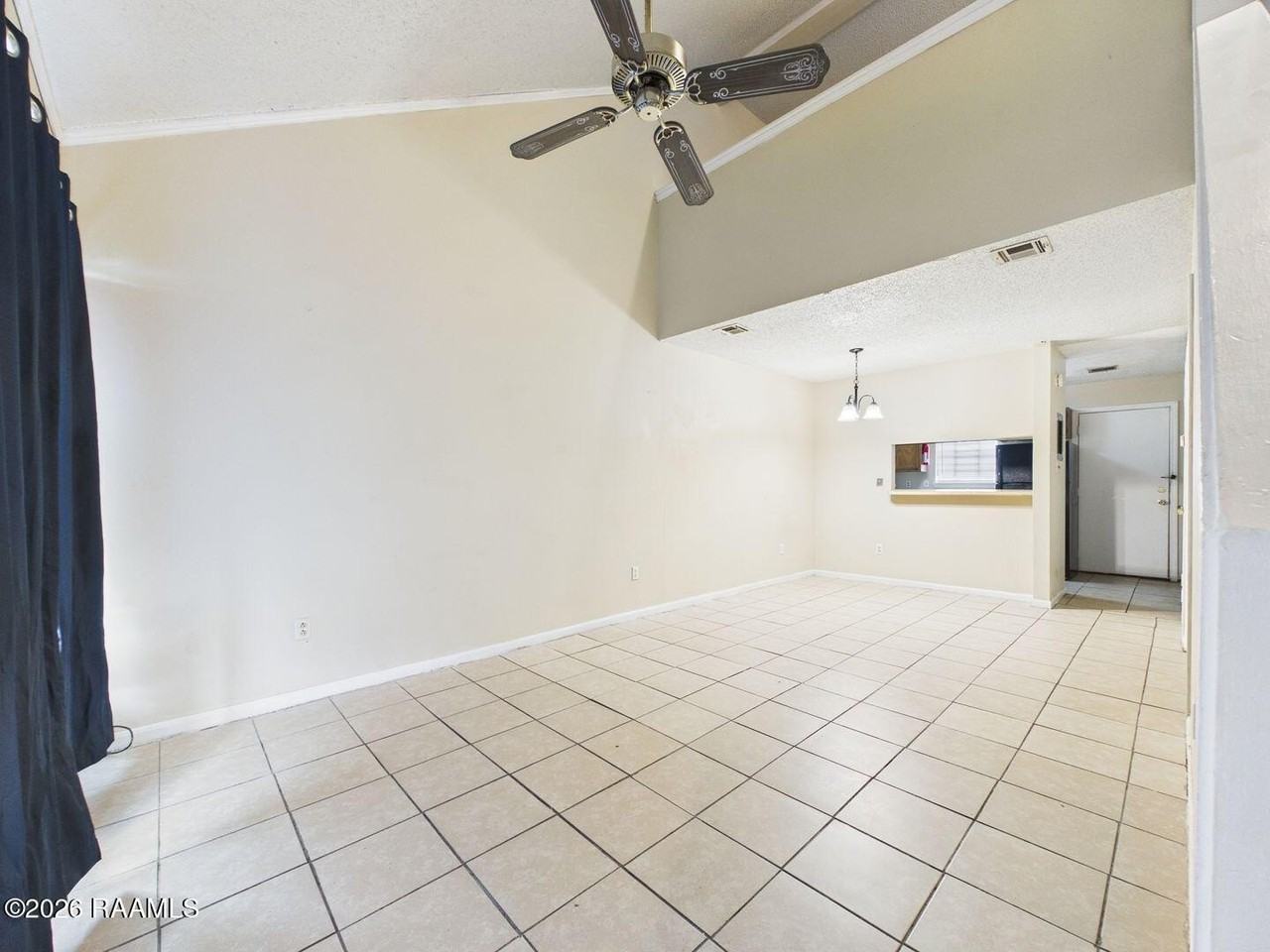 202 Belfast St Apt D - Photo 4 of 14