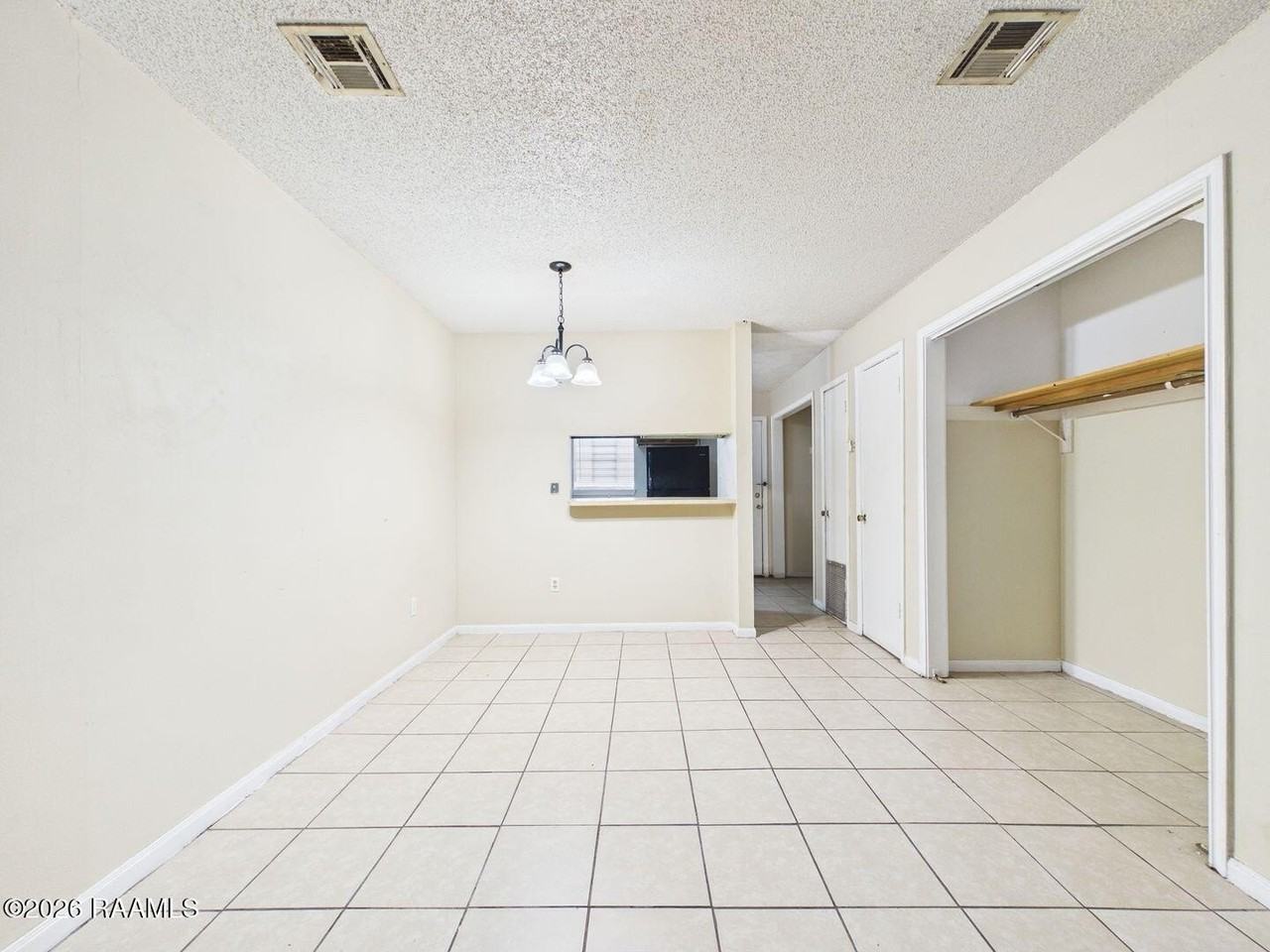 202 Belfast St Apt D - Photo 5 of 14