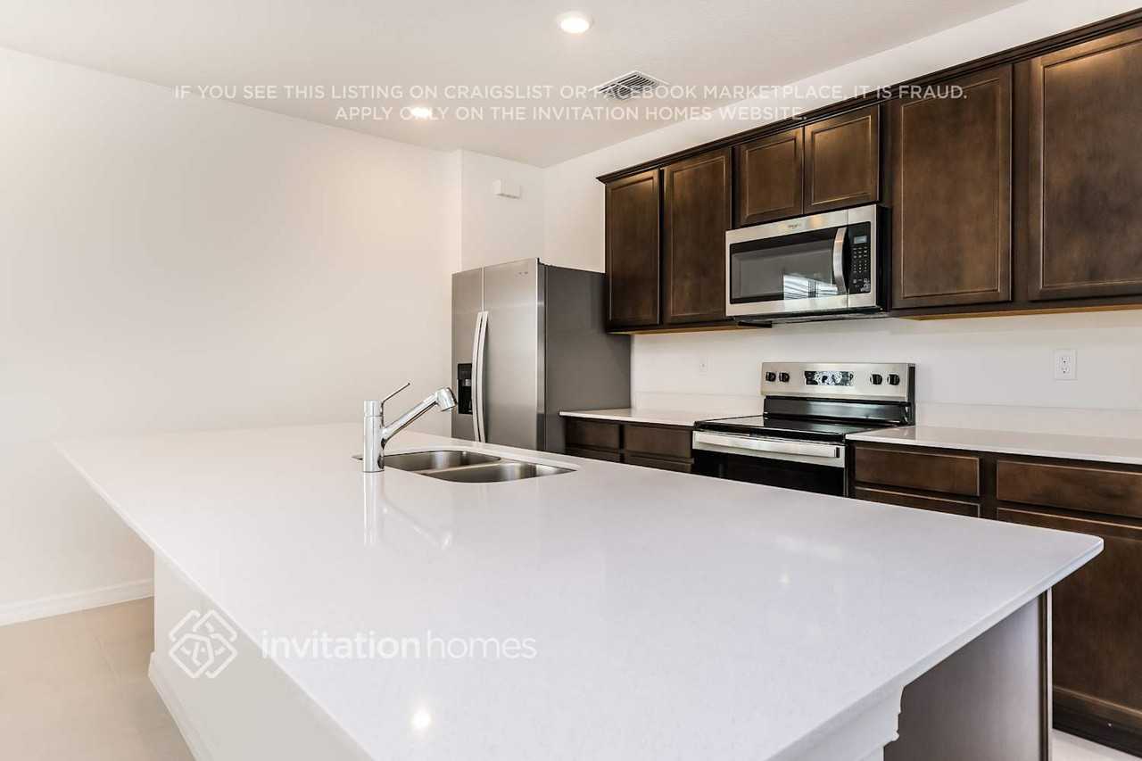 6219 Sunny Time Ave - Photo 7 of 18