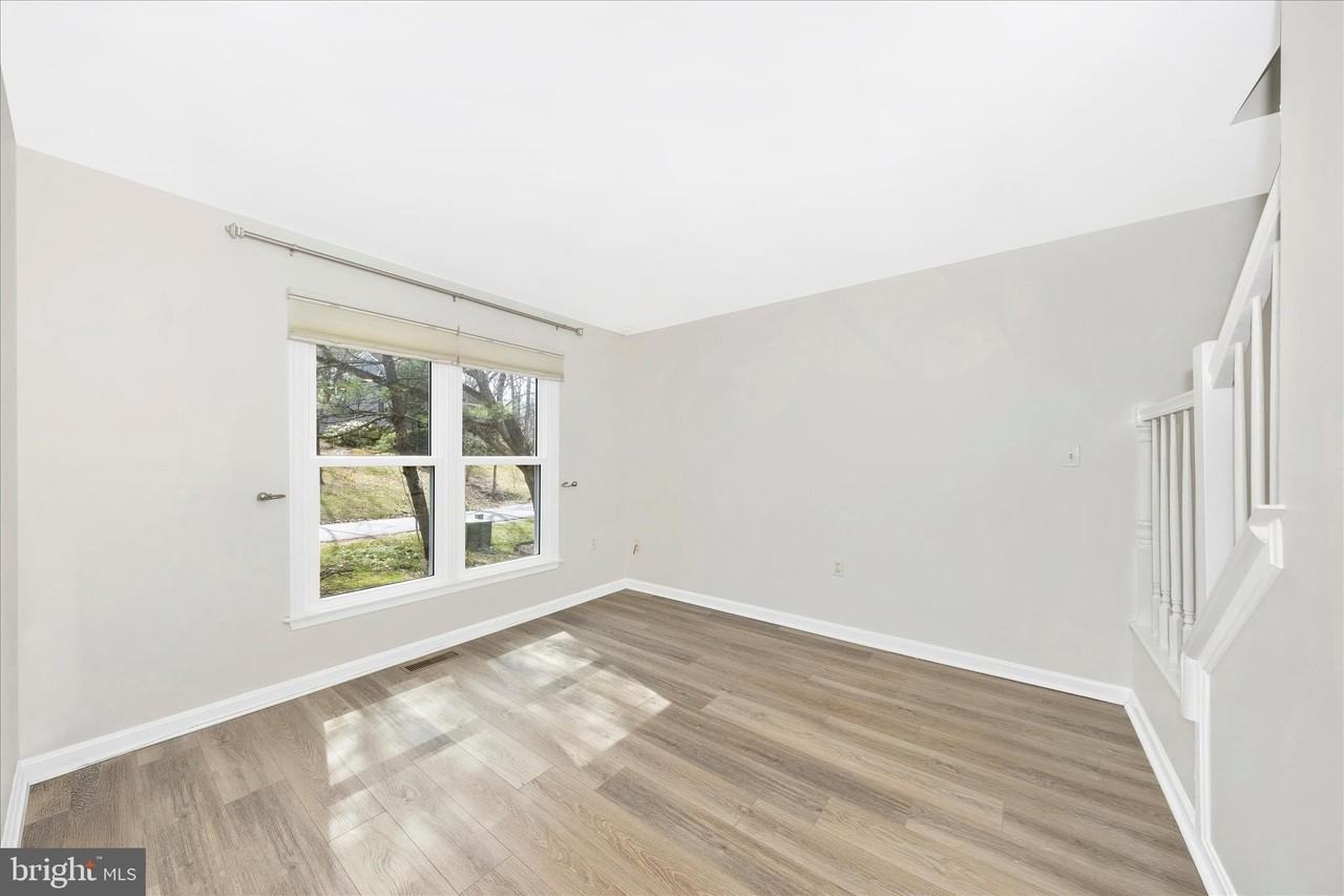 6634 Rockridge Rd - Photo 4 of 50