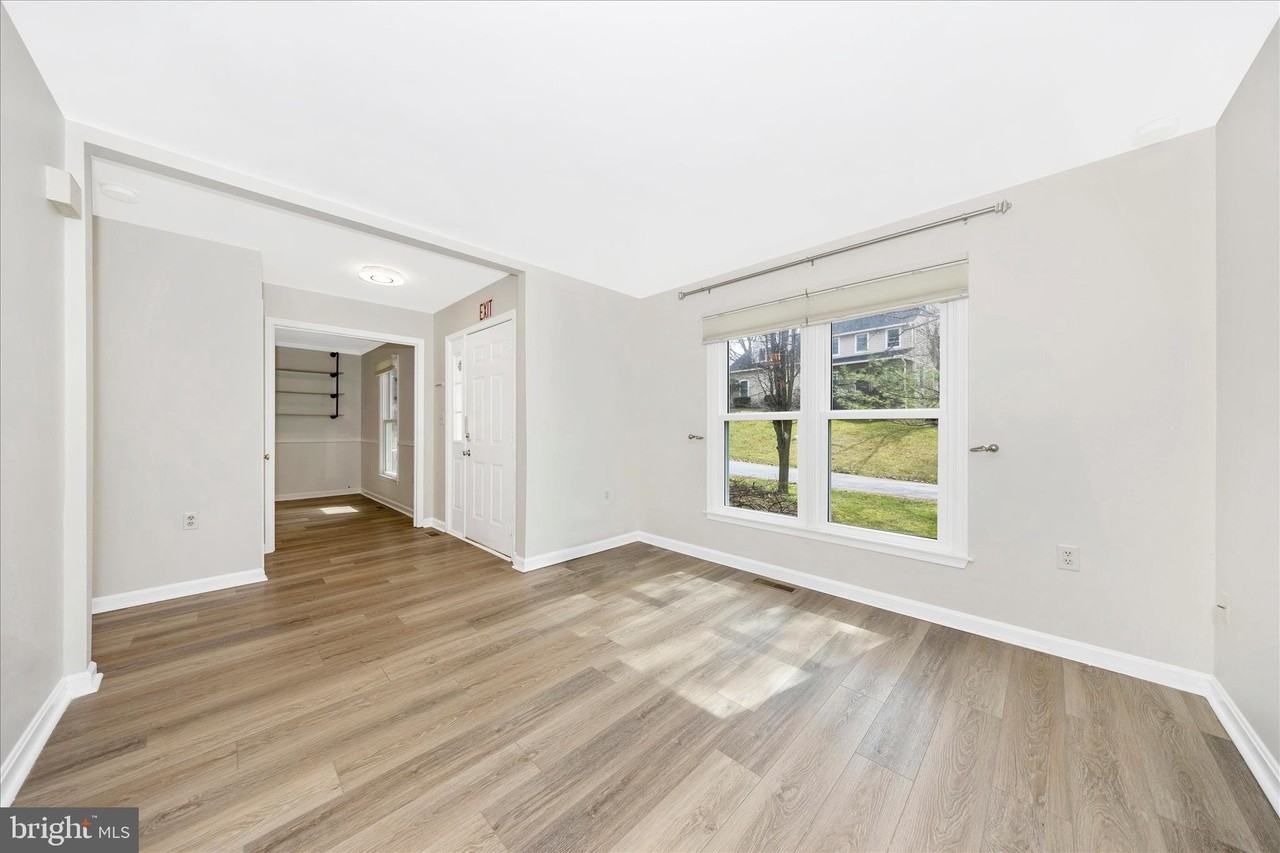 6634 Rockridge Rd - Photo 6 of 50