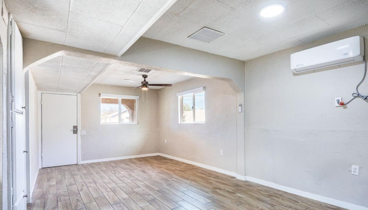 419 W 9th St #A - Photo 6 of 20