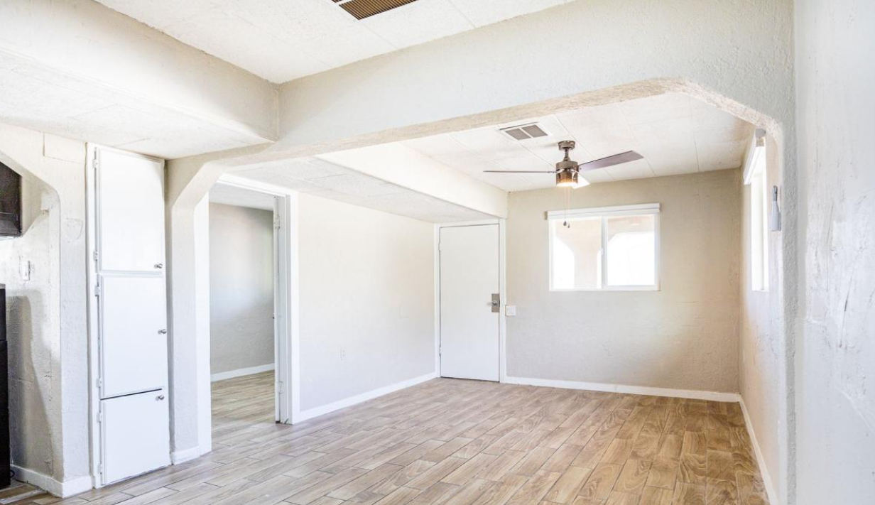 419 W 9th St #A - Photo 7 of 20