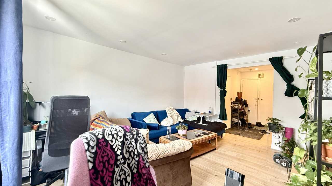 3785 Avenue Saint-Kevin - Photo 2 of 26