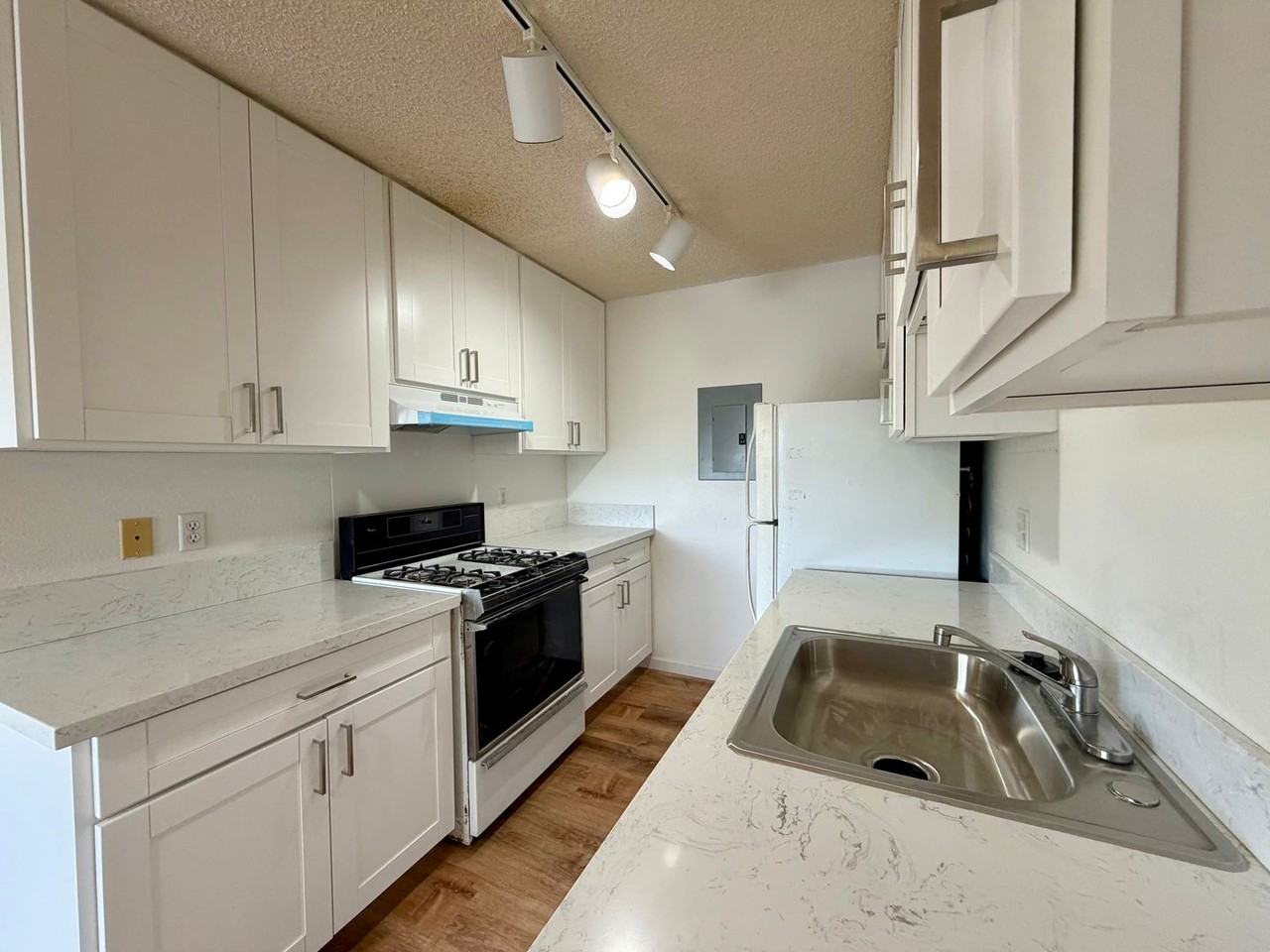 91-1012 Mikohu St - Photo 2 of 7