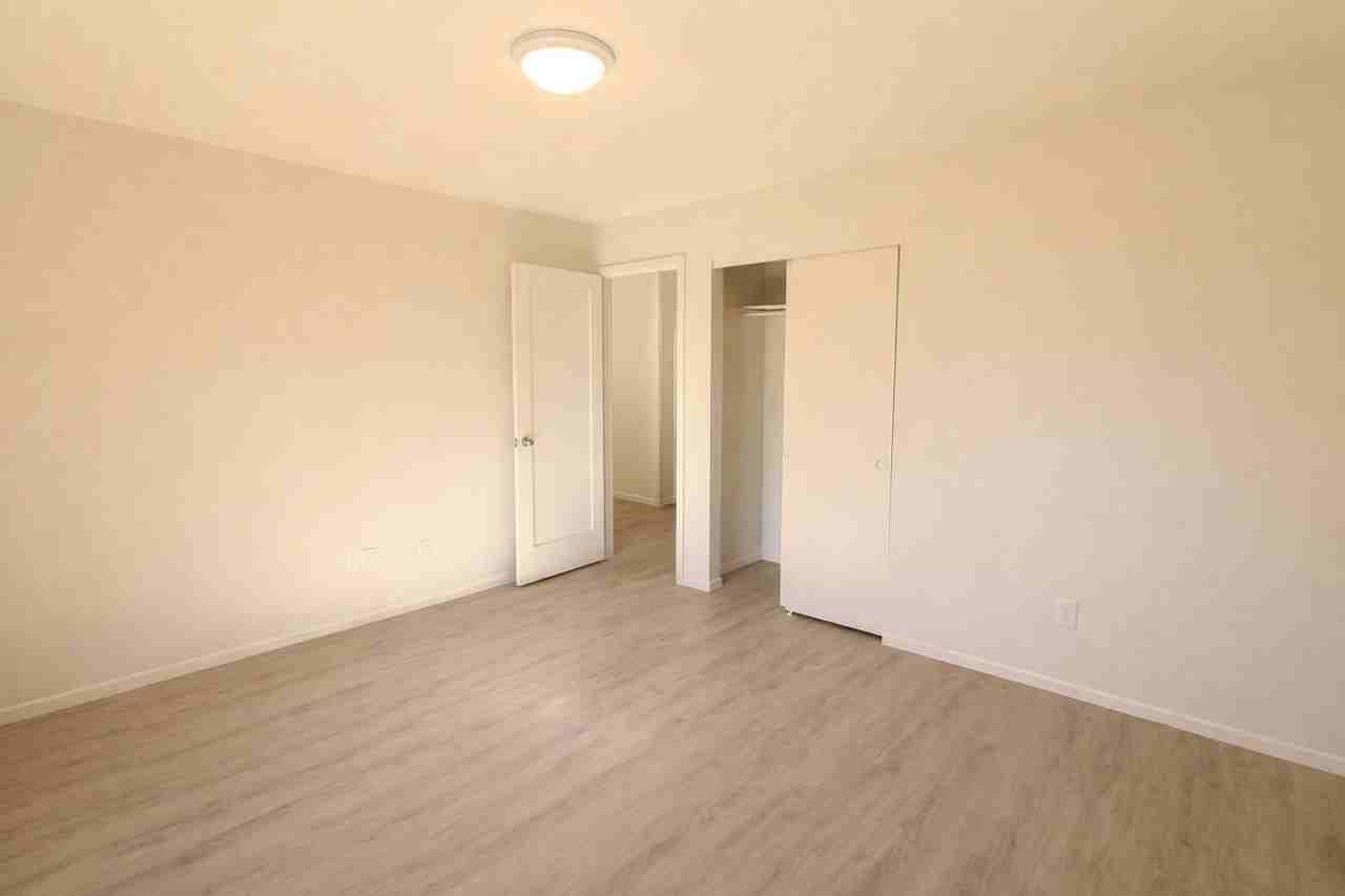 404 E Newlove Dr #O - Photo 5 of 12