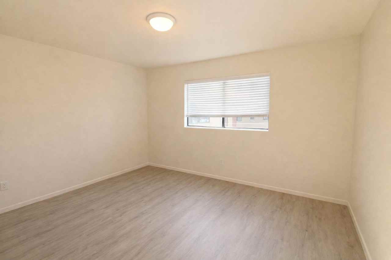 404 E Newlove Dr #O - Photo 6 of 12