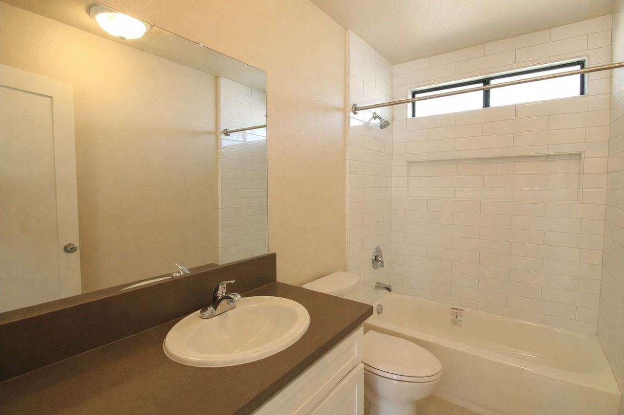 404 E Newlove Dr #O - Photo 7 of 12