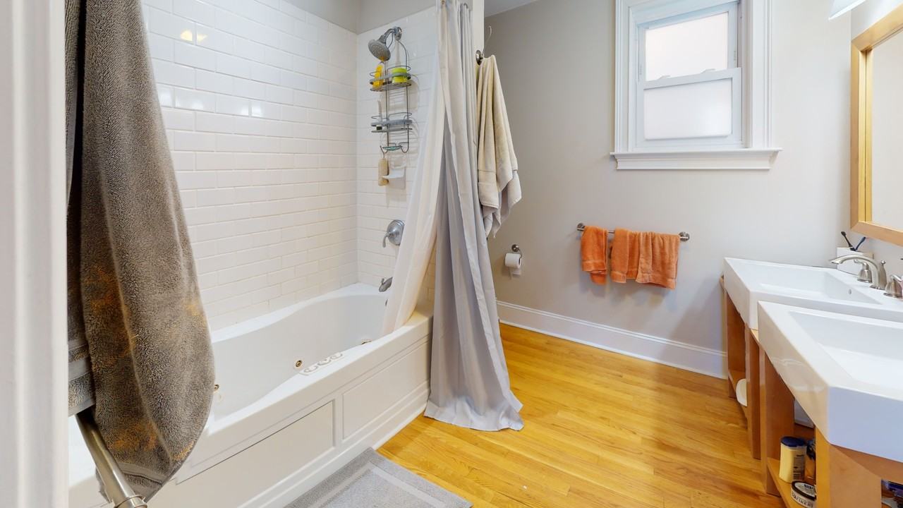 735 E 3rd St #1 - Photo 3 of 9