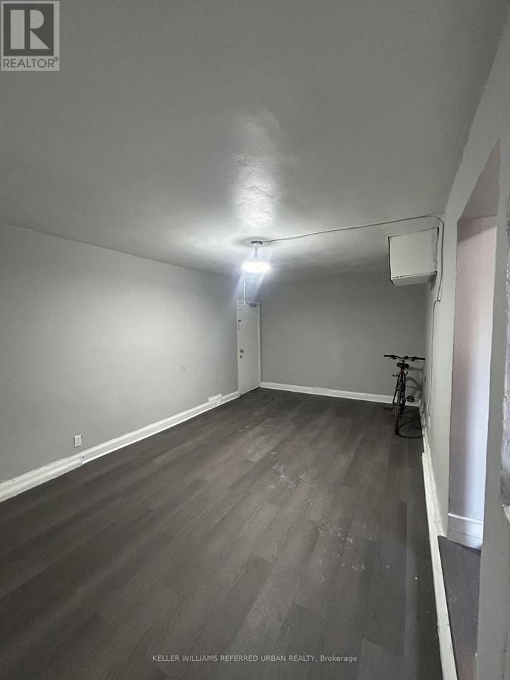 Yonge St & Arnold Crescent #5 - Photo 3 of 13