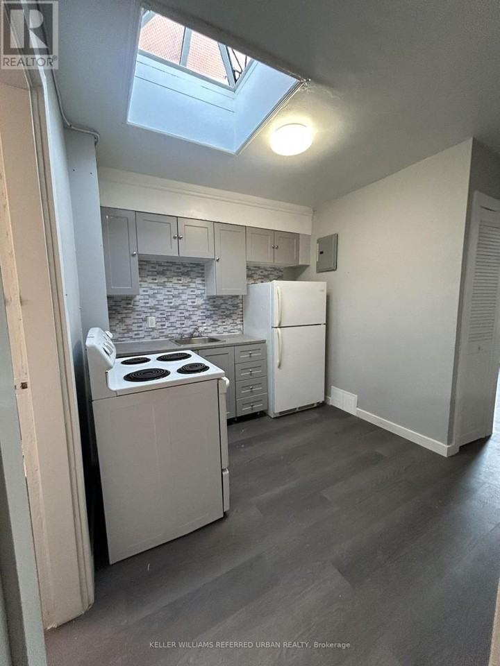 Yonge St & Arnold Crescent #5 - Photo 7 of 13