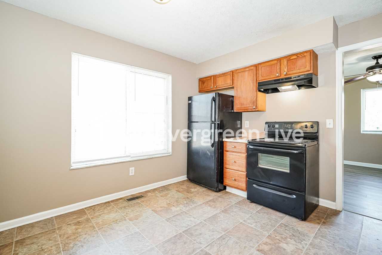 2630 Blackthorne Pl - Photo 7 of 15