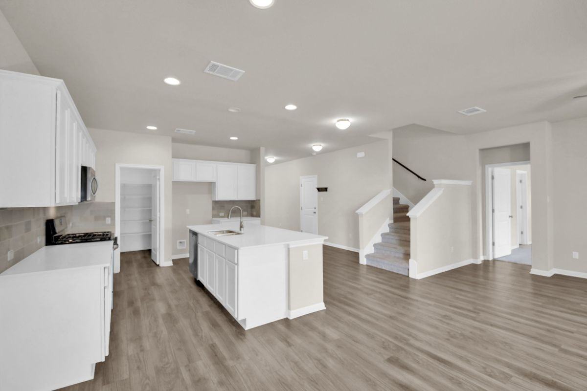Leander Dr - Photo 3 of 40