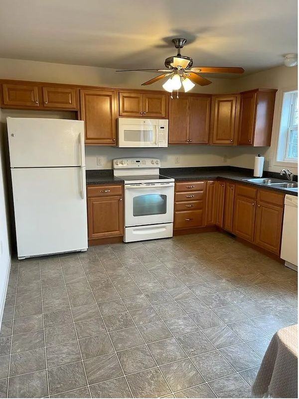 6224 Galleon Dr - Photo 3 of 8