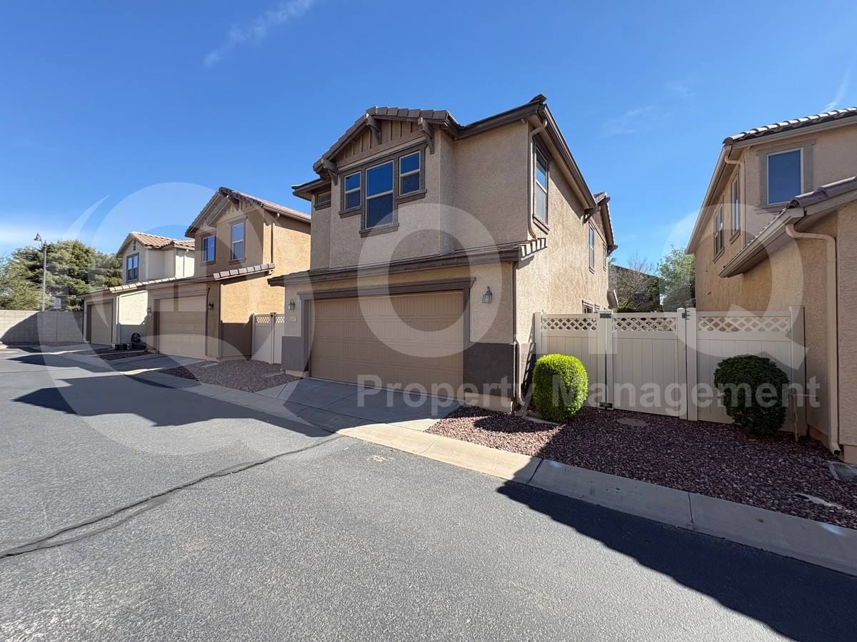867 S Pheasant Dr - Photo 2 of 10