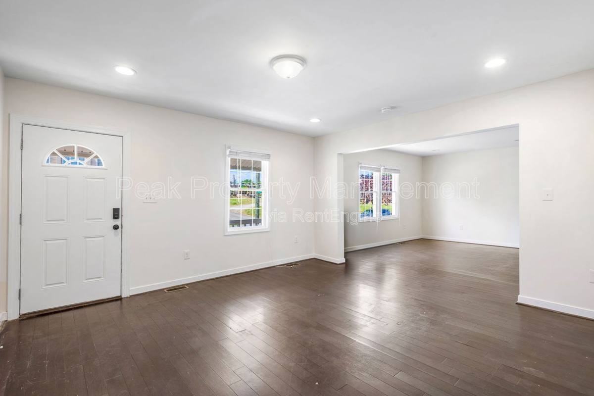 819 Kinney St - Photo 3 of 8