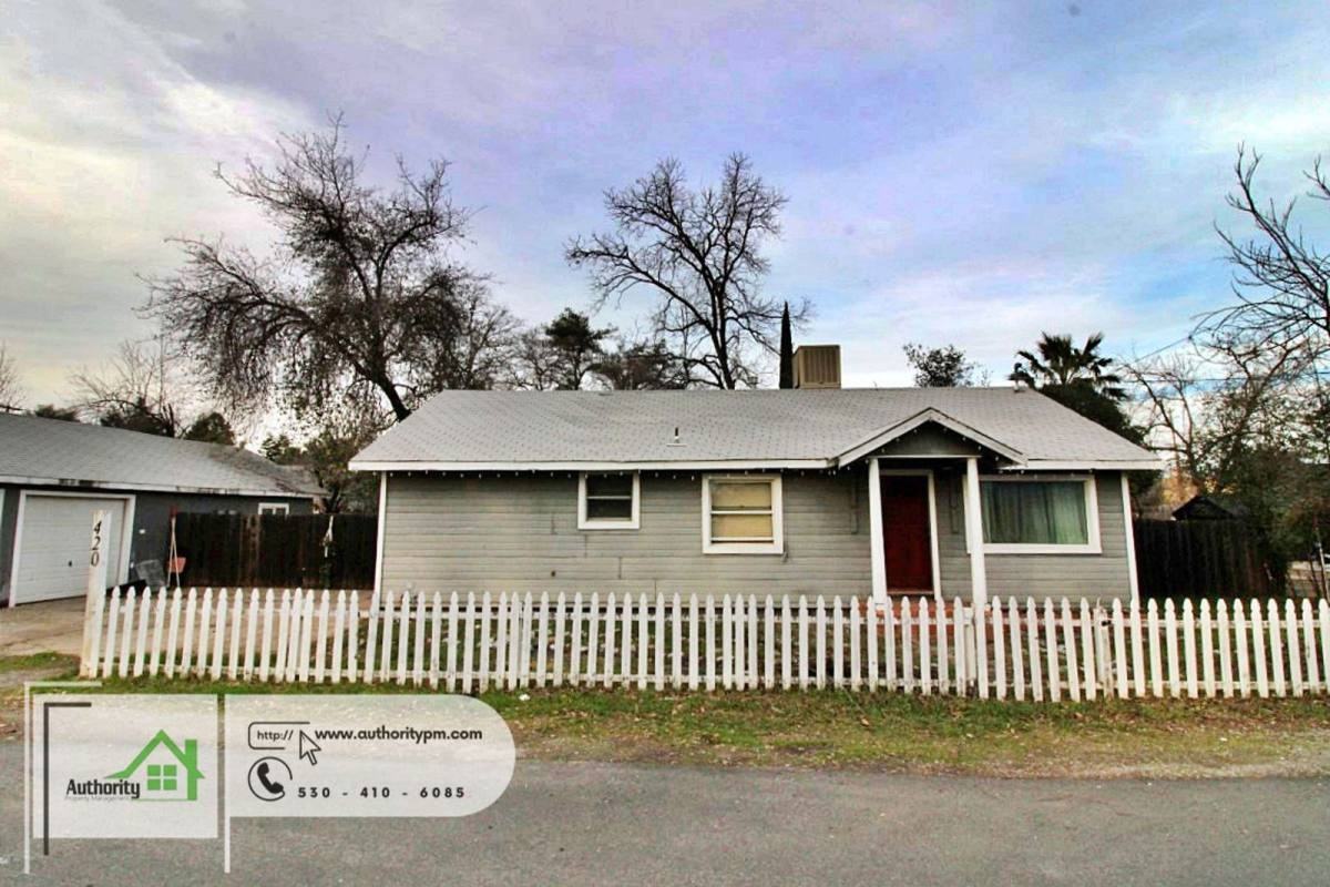 420 Beagle Ln - Photo 2 of 10