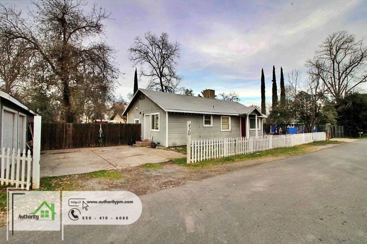 420 Beagle Ln - Photo 3 of 10