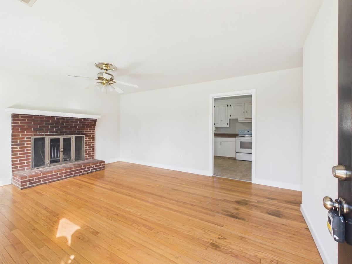 6534 Worthington Rd - Photo 3 of 10