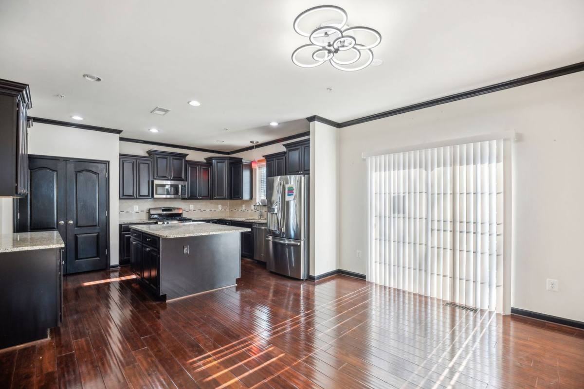 10317 Saltbush Ct - Photo 3 of 10