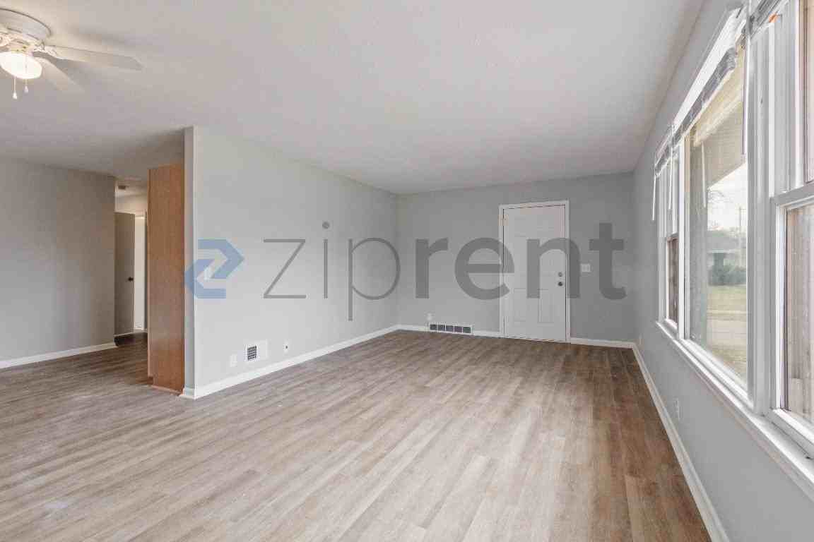 3366 Craig Ave - Photo 5 of 29