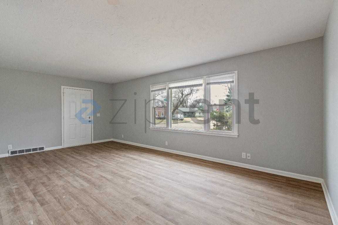 3366 Craig Ave - Photo 6 of 29