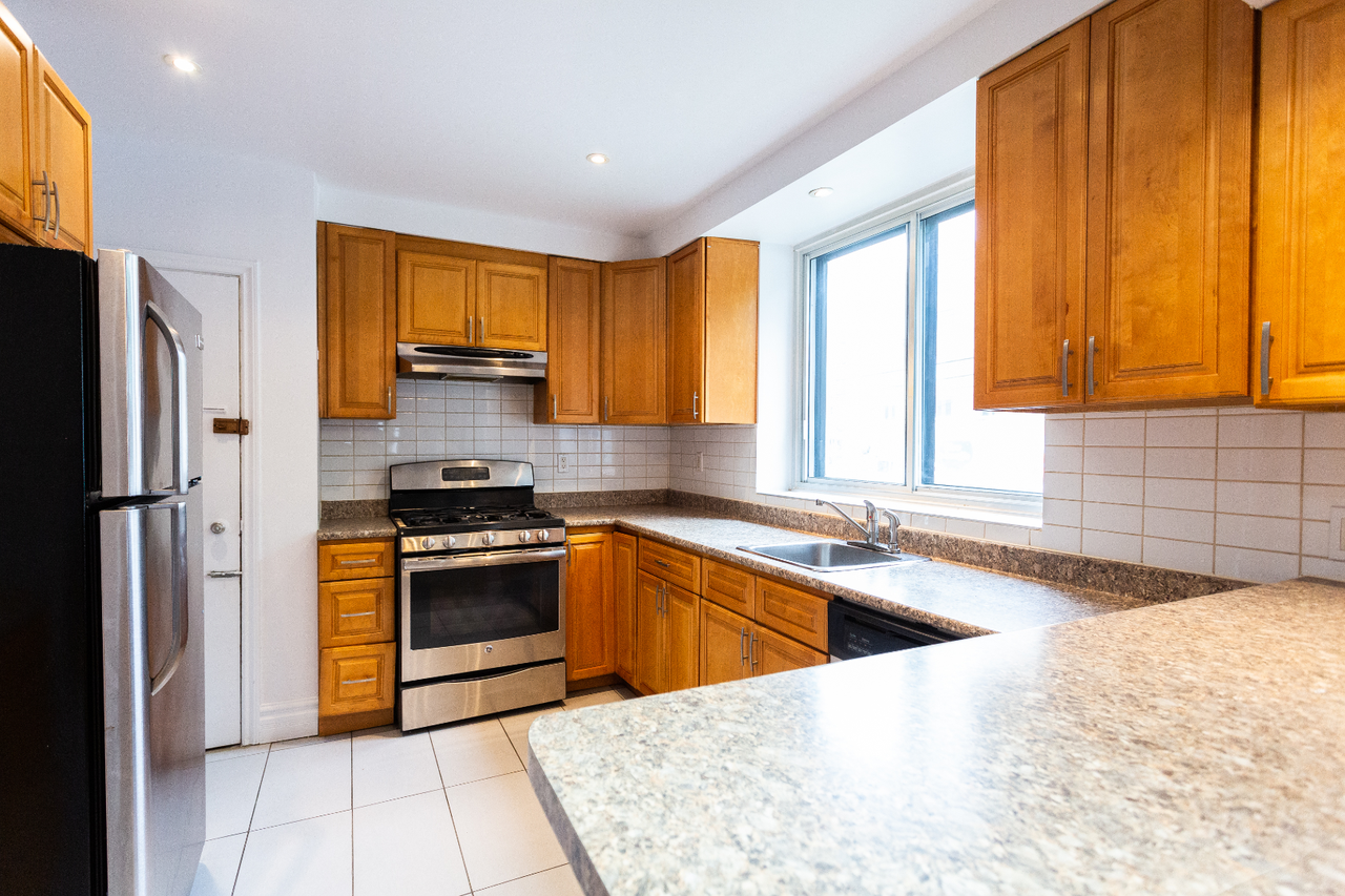 6001 Ch De La Côte-Saint-Luc — photo 2