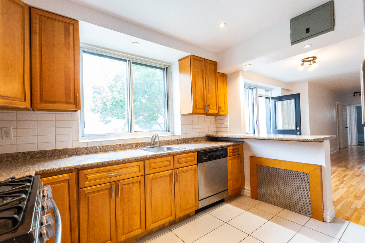 6001 Ch De La Côte-Saint-Luc — photo 3