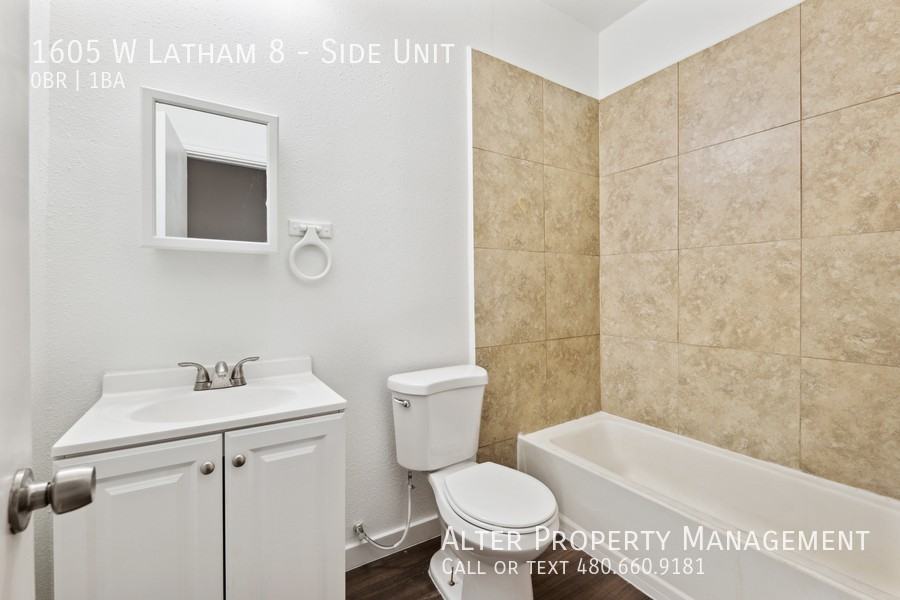 1605 1605 W Latham 8 - Photo 4 of 7