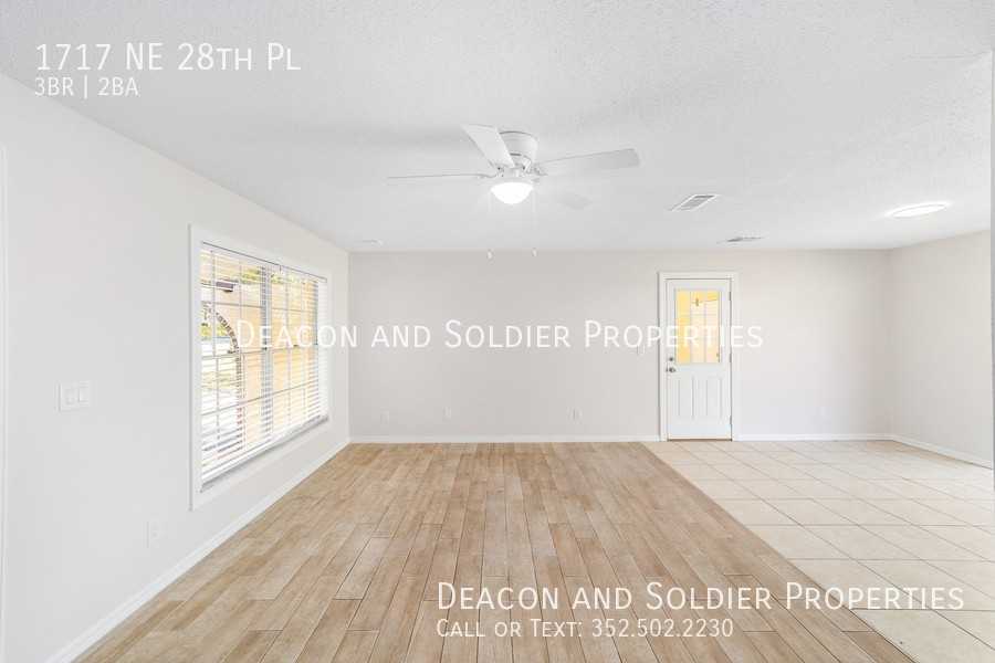 1717 Ne 28th Pl - Photo 5 of 38