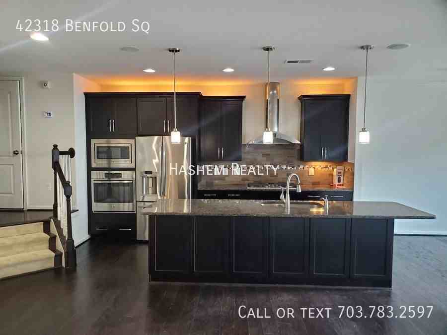 42318 Benfold Sq - Photo 2 of 28