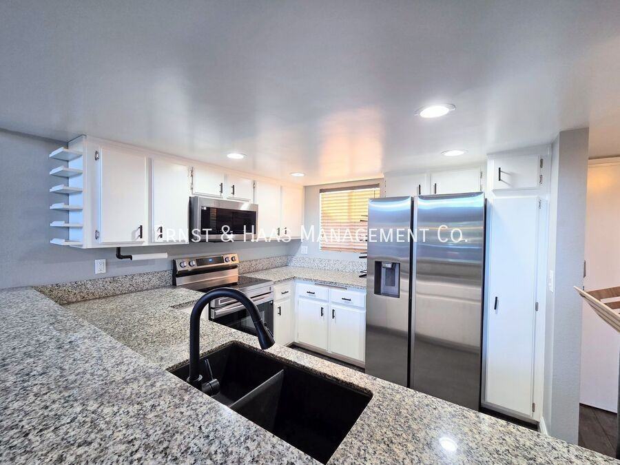 505 W 5th St #306 - Photo 7 of 20