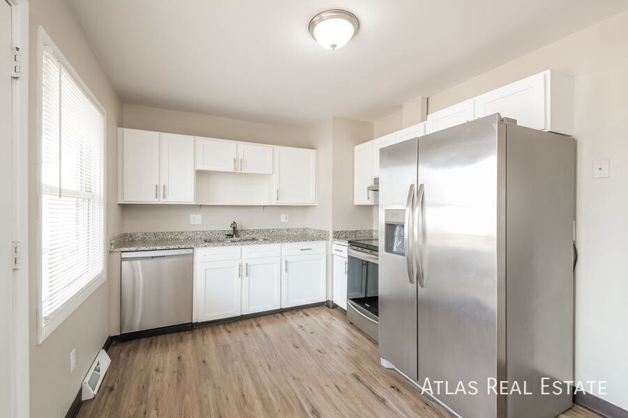 1529 Atwood St - Photo 4 of 21