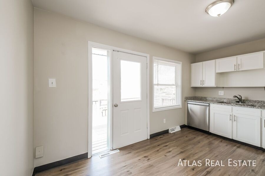 1529 Atwood St - Photo 5 of 21