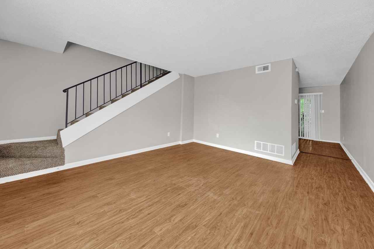 689 Miles Dr - Photo 3 of 14