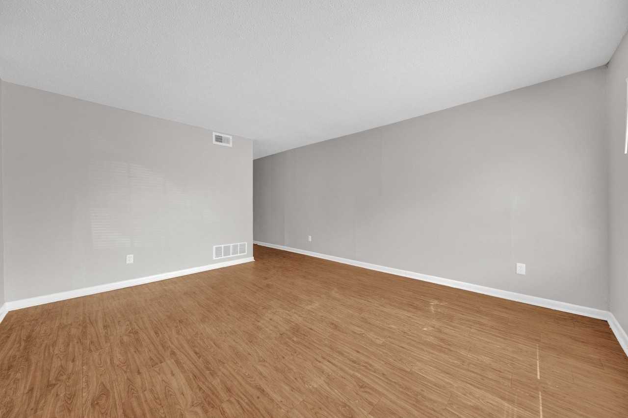 689 Miles Dr - Photo 5 of 14