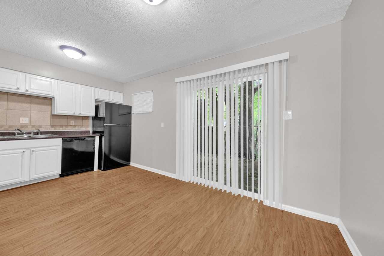 689 Miles Dr - Photo 6 of 14