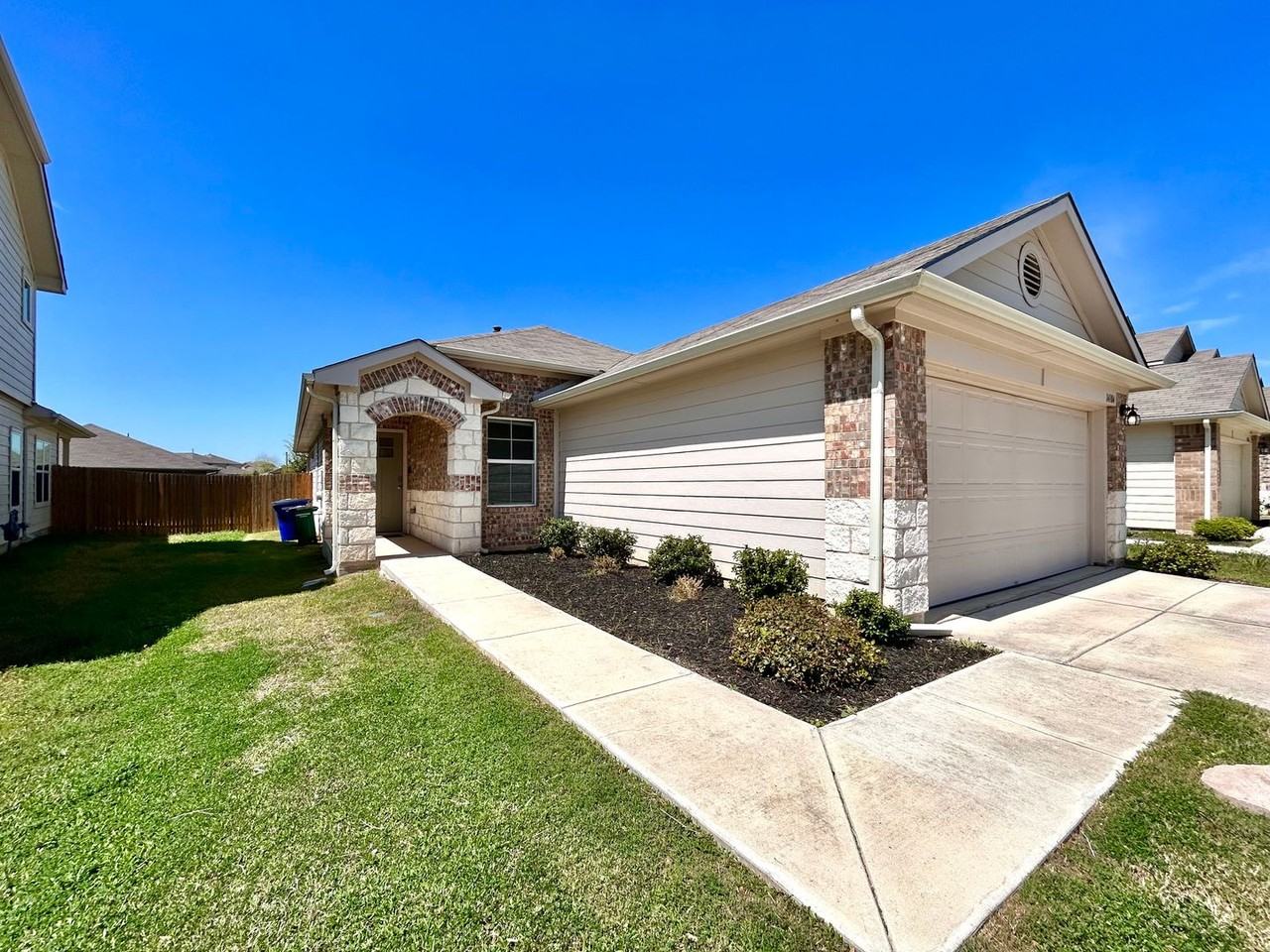 14104 Macquarie Dr - Photo 3 of 27