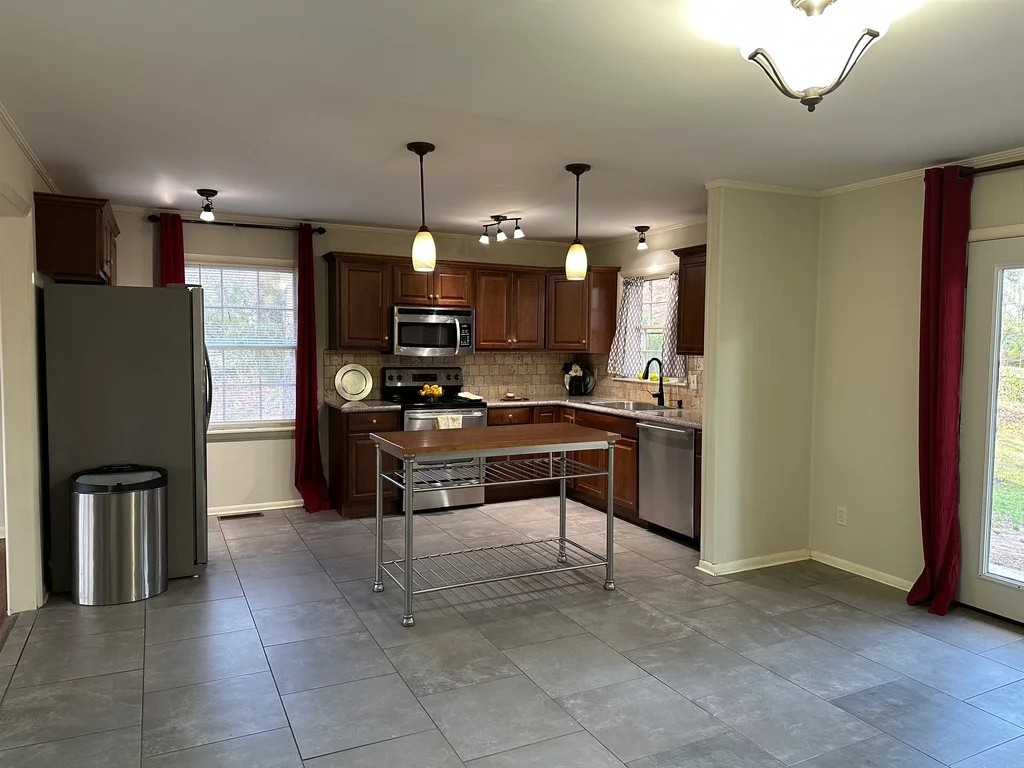 2262 Locke Cir - Photo 3 of 14