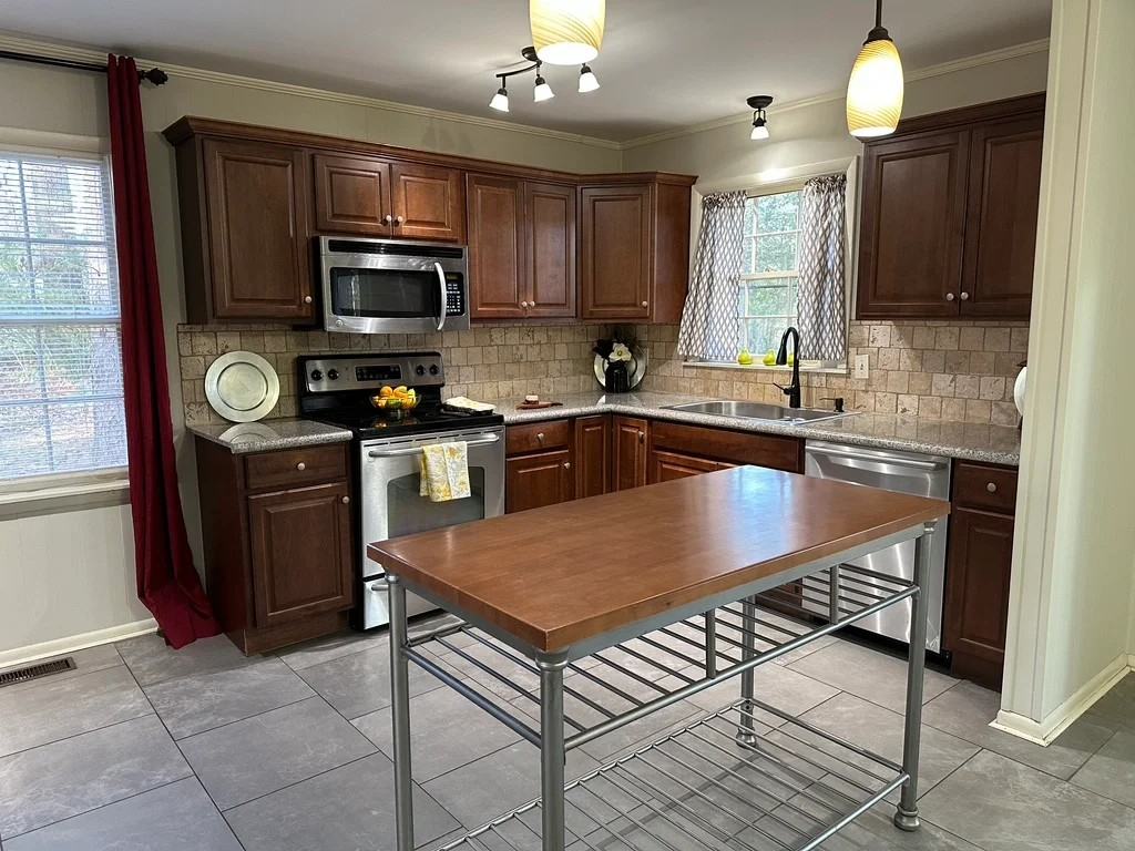 2262 Locke Cir - Photo 4 of 14