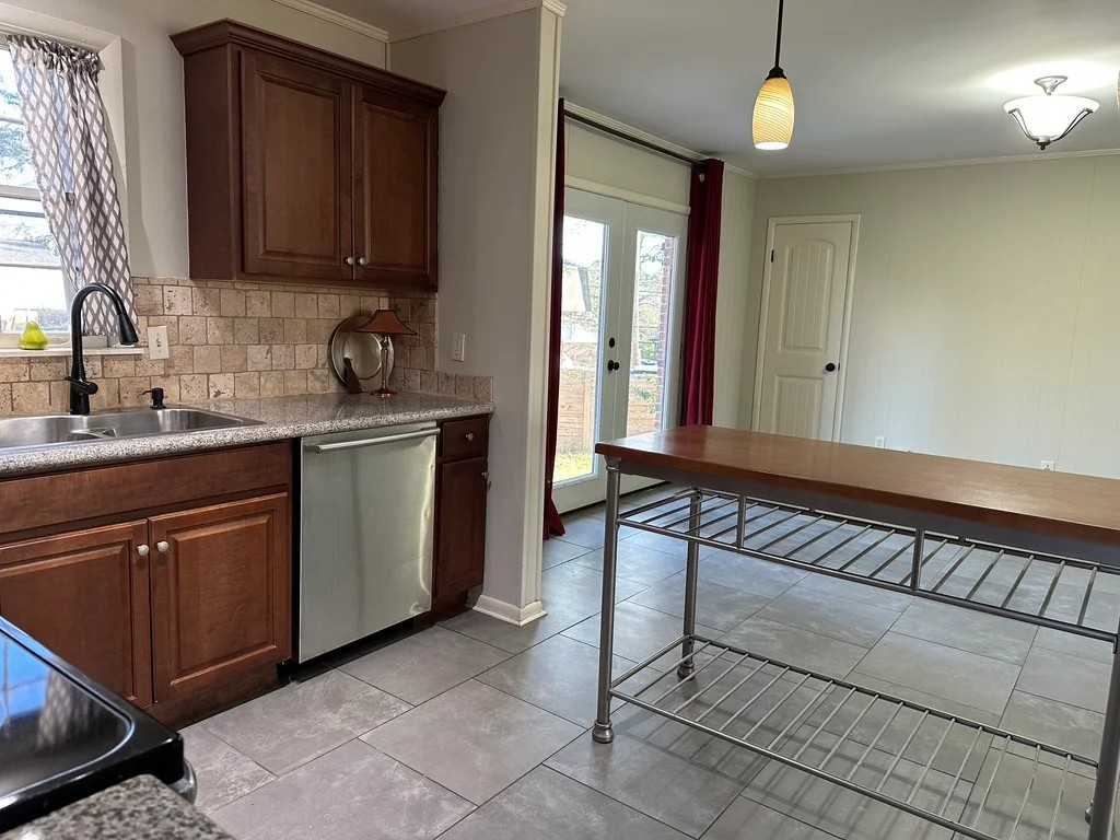 2262 Locke Cir - Photo 5 of 14