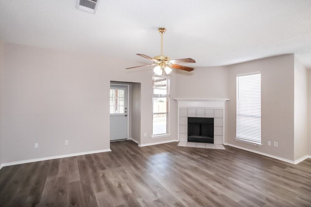 321 Candlestick Trl - Photo 3 of 16