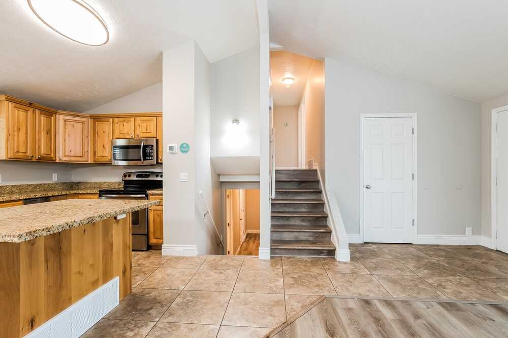 4256 Sw - Photo 6 of 19