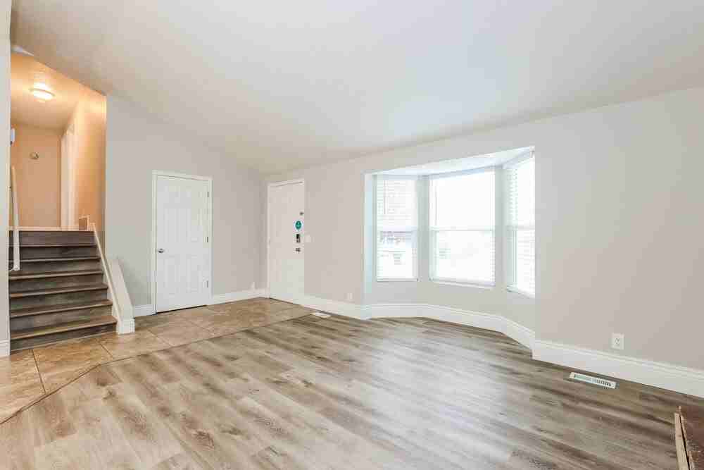 4256 Sw - Photo 7 of 19