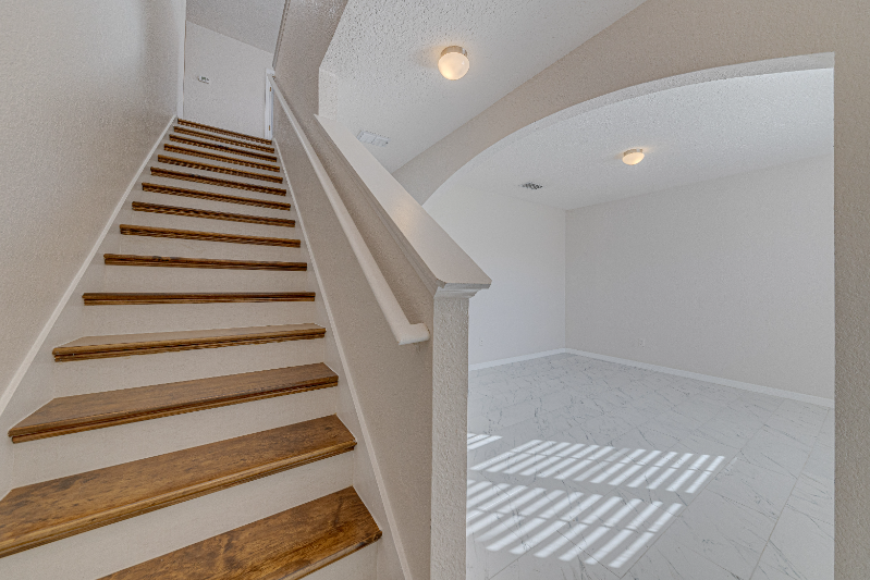 16647 Broadford Ln - Photo 4 of 38