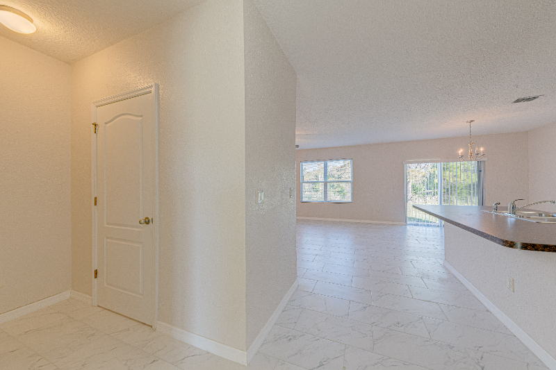 16647 Broadford Ln - Photo 7 of 38